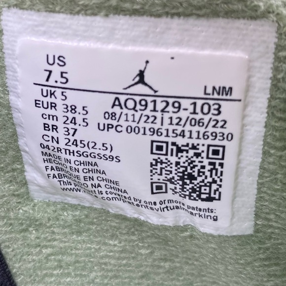 Nike Jordan 4 Retro Seafoam Women's Sneakers Shoes    -    Size:  7.5 - Picture 13 of 14